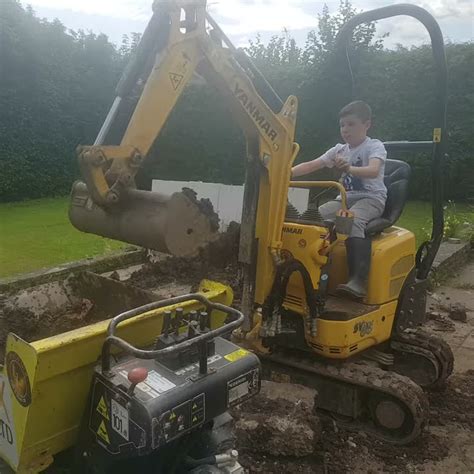 mini digger courses|driving a mini digger.